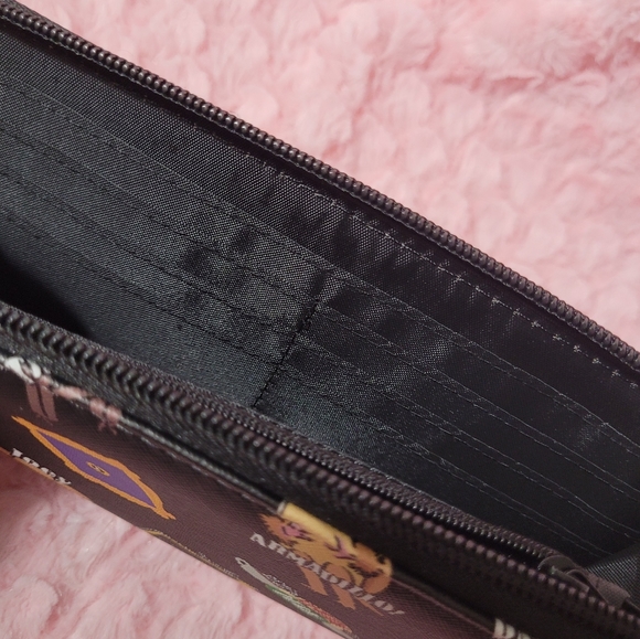 F•R•I•E•N•D•S Wallet. Zip-Around. - Picture 11 of 12